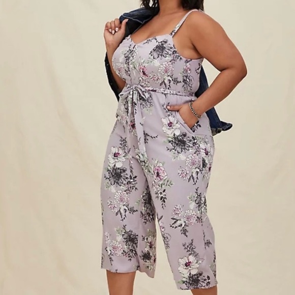 Nwt Torrid floral cropped jumpsuit - Picture 5 of 9